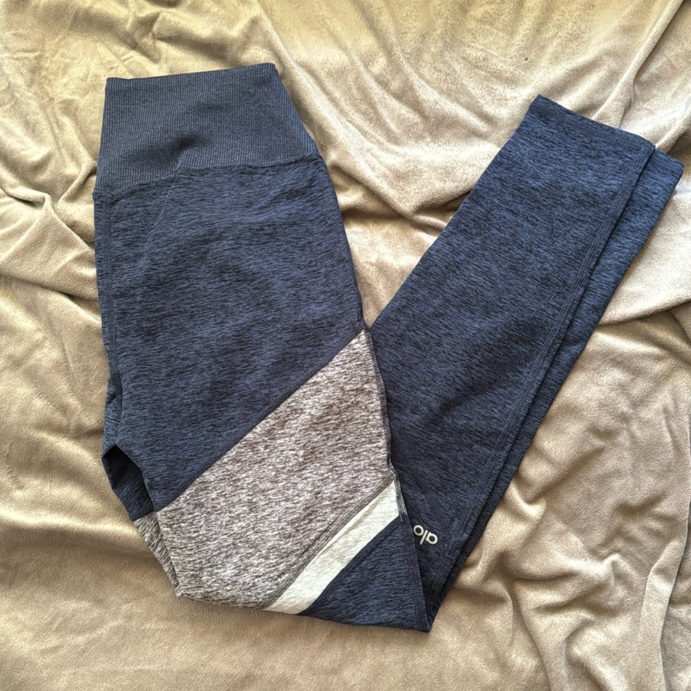 EUC Alo yoga Alosoft Sheila leggings